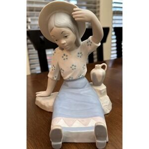 VTG Hummelwerk REX Valencia Young Girl Sitting Handmade Spain 5.5" X 6" X 8"